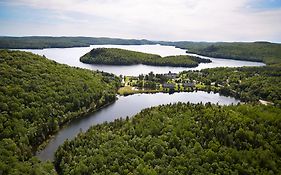 Auberge Du Lac-A-L'Eau-Claire